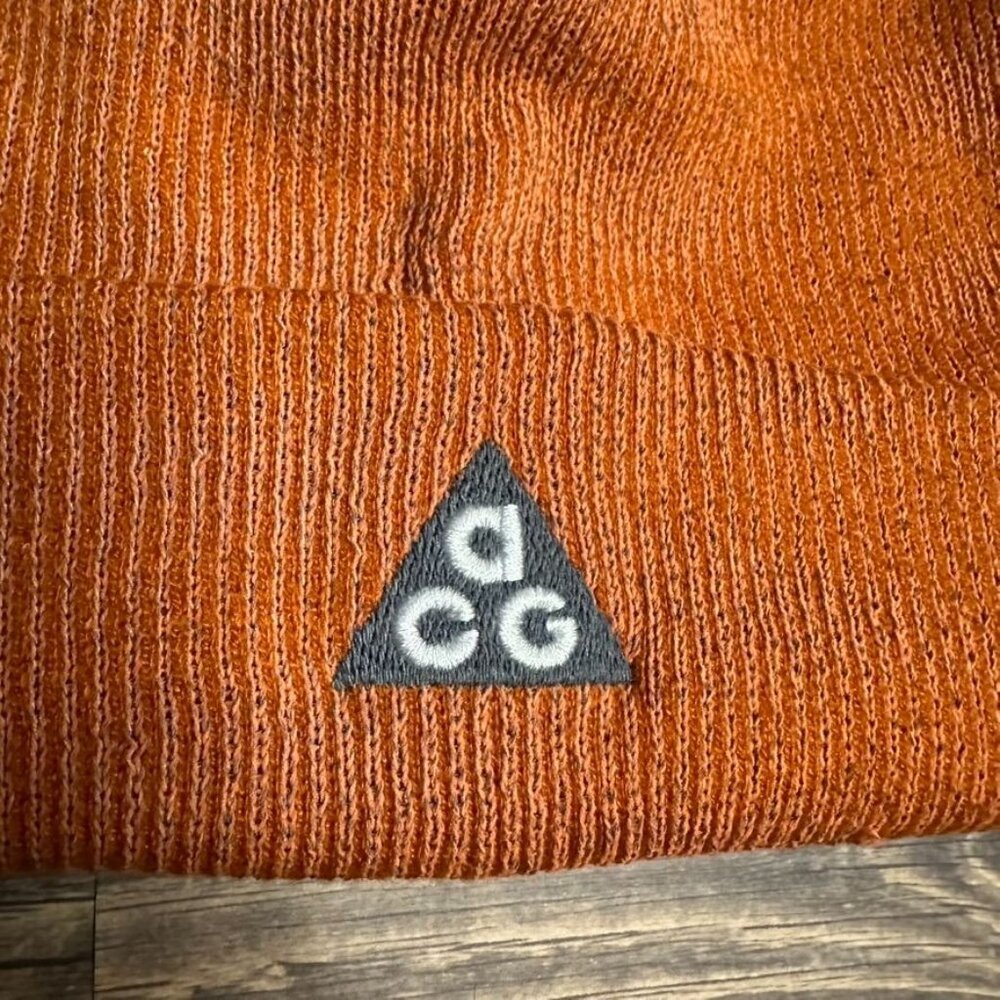 Nike Peak ACG Beanie Winter Hat NWT ONE SIZE (Orange) Unisex (FJ6297-893) - Picture 3 of 8